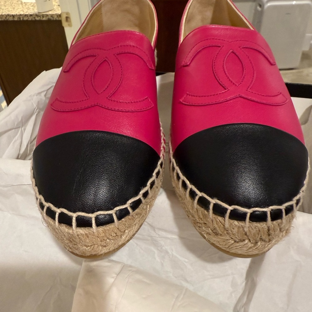 CHANEL Fuchsia and Black Espadrilles